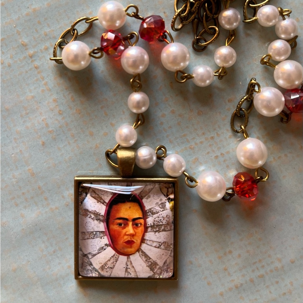 SOLD Frida Kahlo Art Pendant Necklace Vintage Beads - Picture 15 of 16